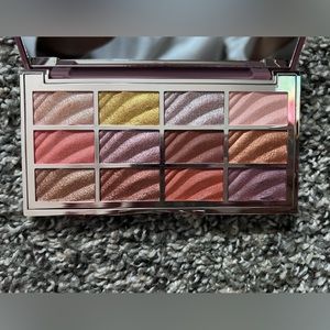 💋3/25$💋 Ciate London The velvet eyeshadow Pallet